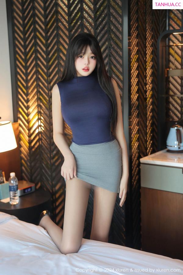   [XiuRen]高清写真图 2024.09.30 No.9233 柚柚小奶瓶 美腿短裙第34张图片